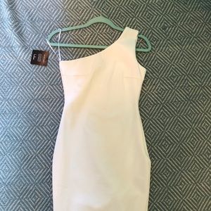 LULUS SOIREE WHITE ONE-SHOULDER DRESS Size small